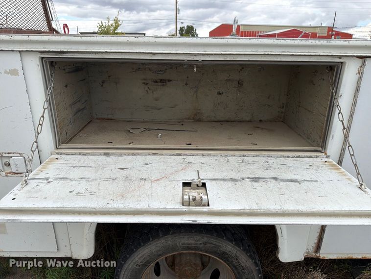 image for item FM7705 2000 Ford F450 Super Duty utility / service truck