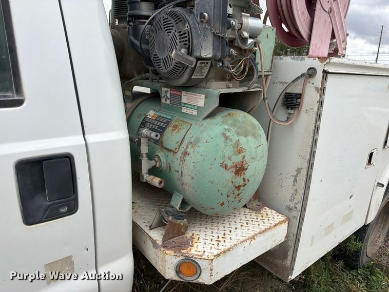 image for item FM7705 2000 Ford F450 Super Duty utility / service truck