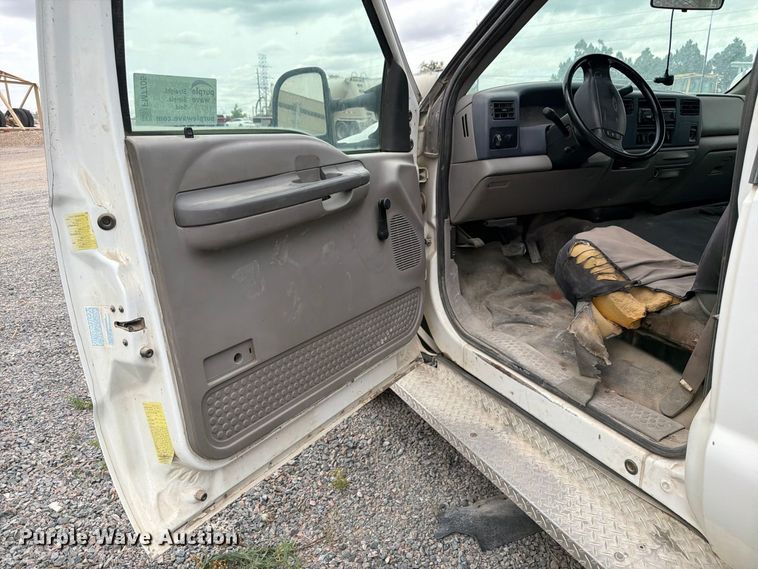 image for item FM7705 2000 Ford F450 Super Duty utility / service truck