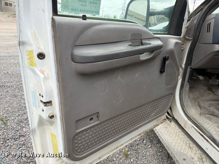 image for item FM7705 2000 Ford F450 Super Duty utility / service truck