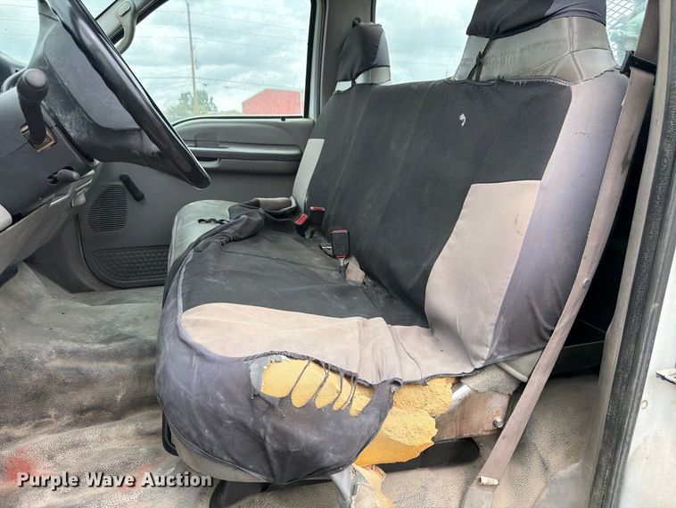 image for item FM7705 2000 Ford F450 Super Duty utility / service truck