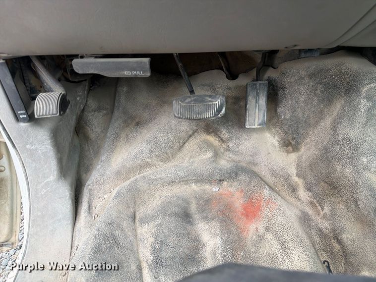 image for item FM7705 2000 Ford F450 Super Duty utility / service truck