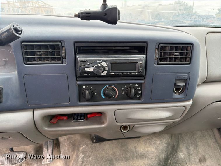 image for item FM7705 2000 Ford F450 Super Duty utility / service truck