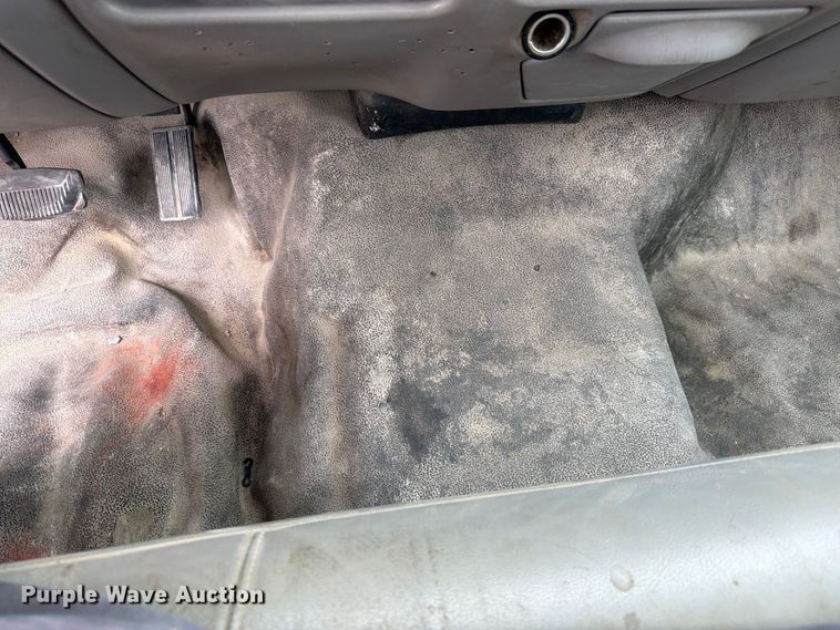 image for item FM7705 2000 Ford F450 Super Duty utility / service truck