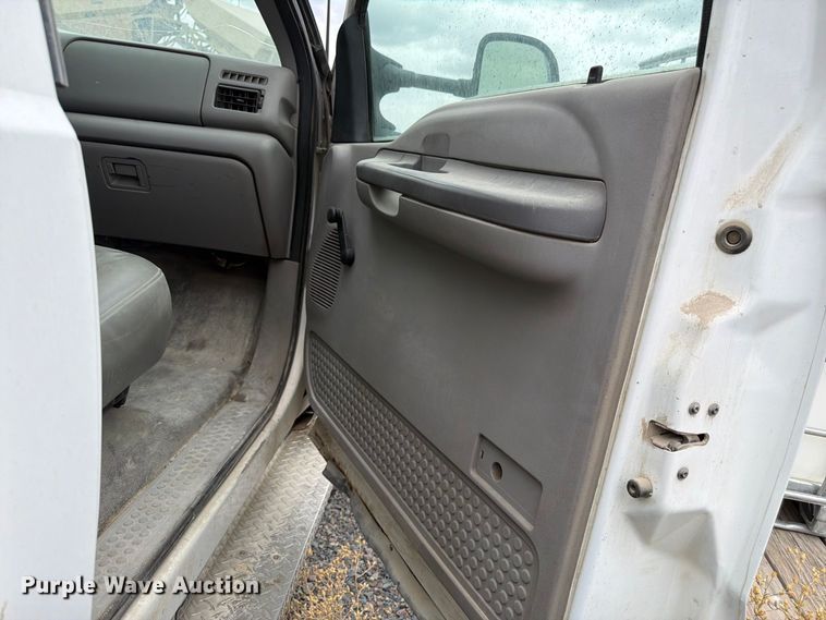 image for item FM7705 2000 Ford F450 Super Duty utility / service truck