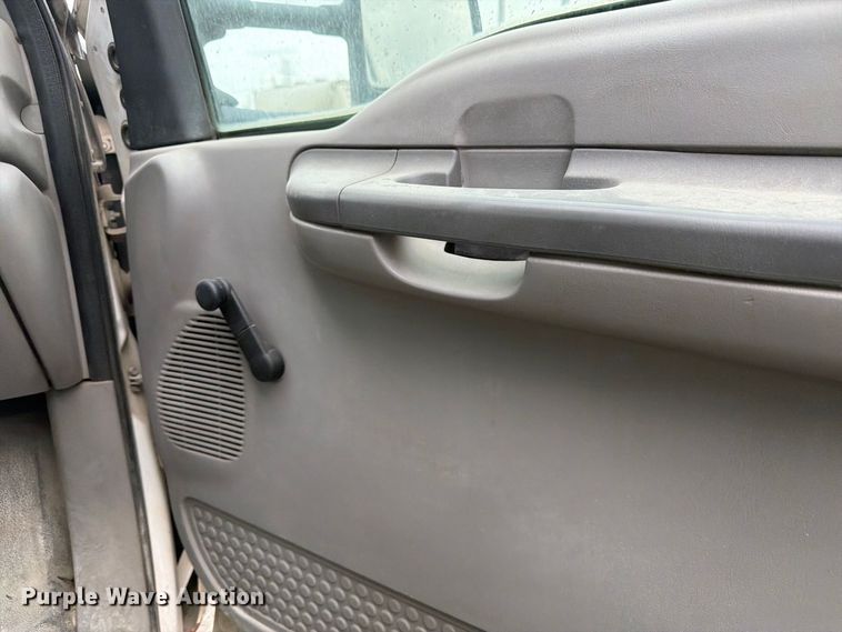 image for item FM7705 2000 Ford F450 Super Duty utility / service truck
