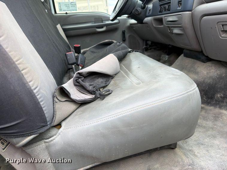 image for item FM7705 2000 Ford F450 Super Duty utility / service truck
