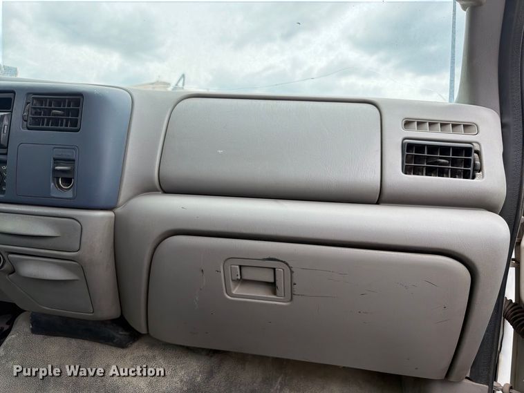 image for item FM7705 2000 Ford F450 Super Duty utility / service truck