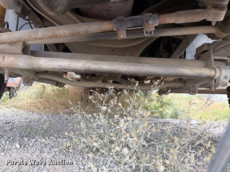 image for item FM7705 2000 Ford F450 Super Duty utility / service truck