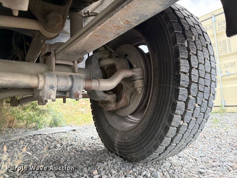 image for item FM7705 2000 Ford F450 Super Duty utility / service truck