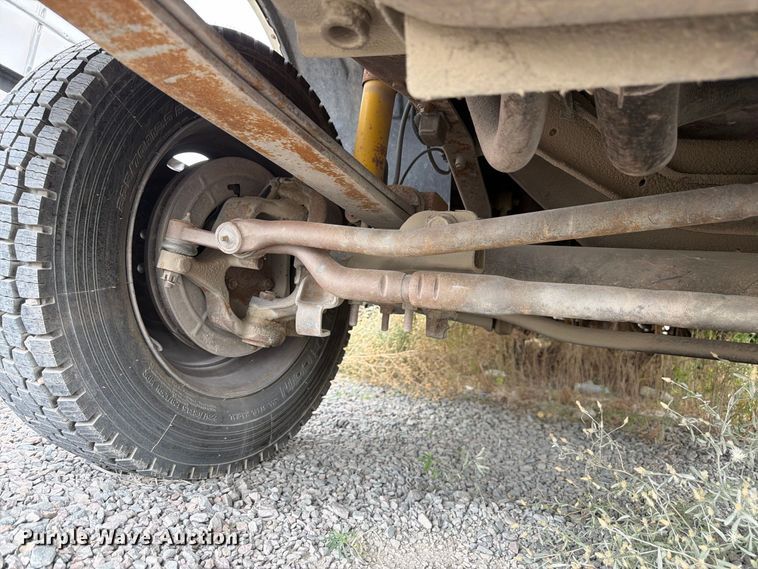image for item FM7705 2000 Ford F450 Super Duty utility / service truck