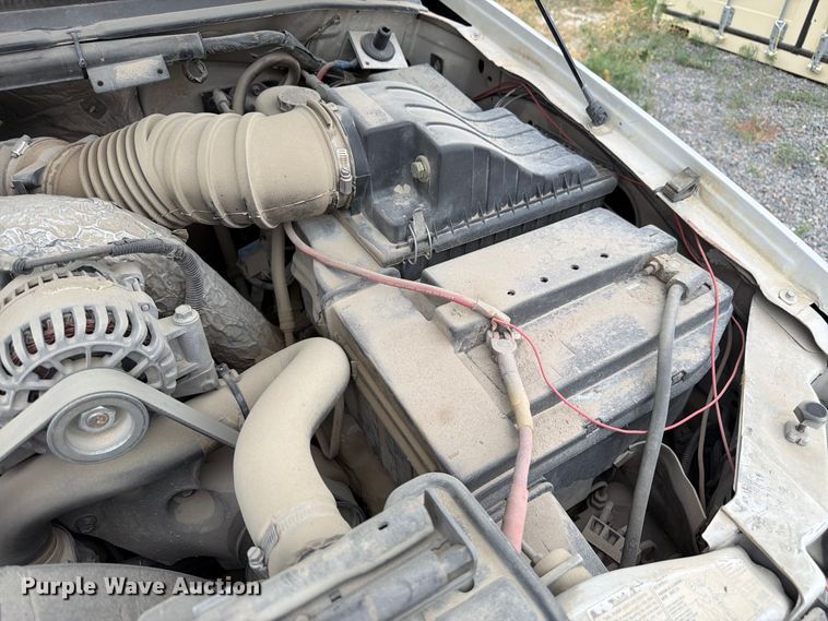 image for item FM7705 2000 Ford F450 Super Duty utility / service truck