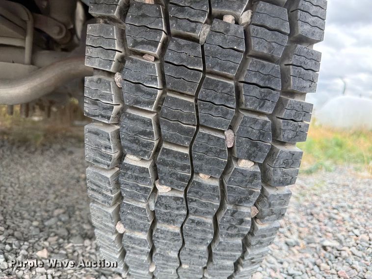image for item FM7705 2000 Ford F450 Super Duty utility / service truck