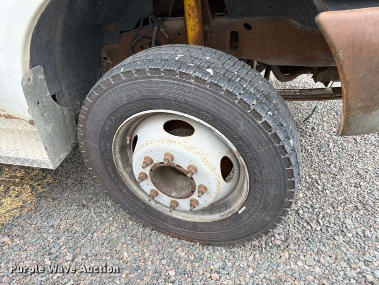 image for item FM7705 2000 Ford F450 Super Duty utility / service truck