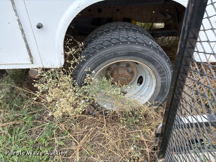image for item FM7705 2000 Ford F450 Super Duty utility / service truck