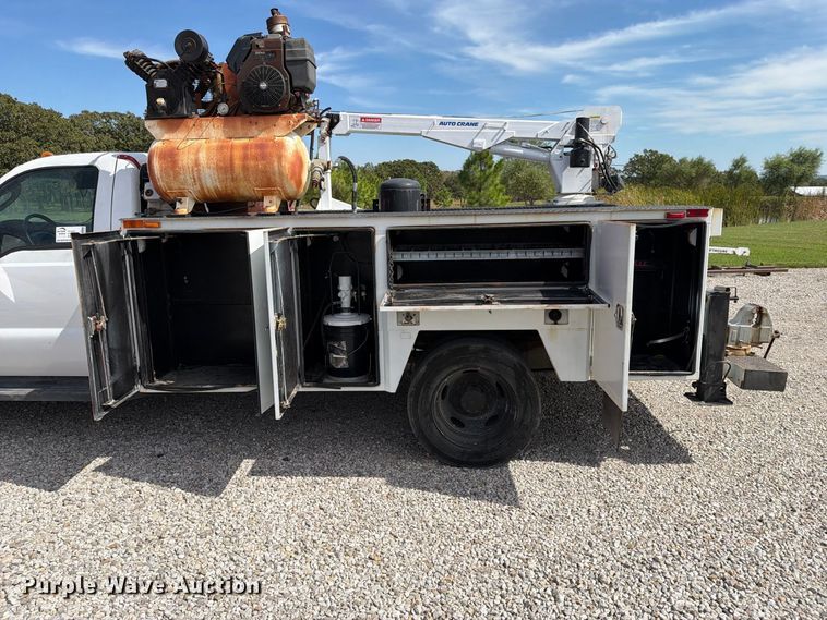 image for item FN2608 2006 Ford F550 Super Duty utility / service truck