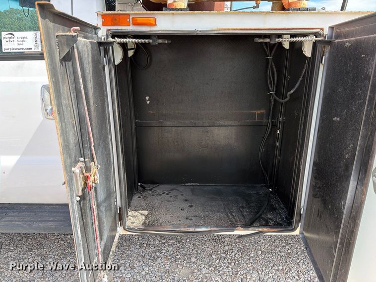 image for item FN2608 2006 Ford F550 Super Duty utility / service truck