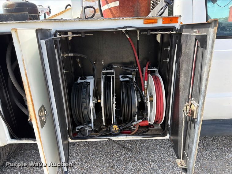 image for item FN2608 2006 Ford F550 Super Duty utility / service truck