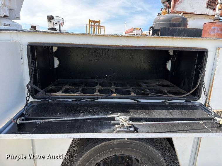 image for item FN2608 2006 Ford F550 Super Duty utility / service truck
