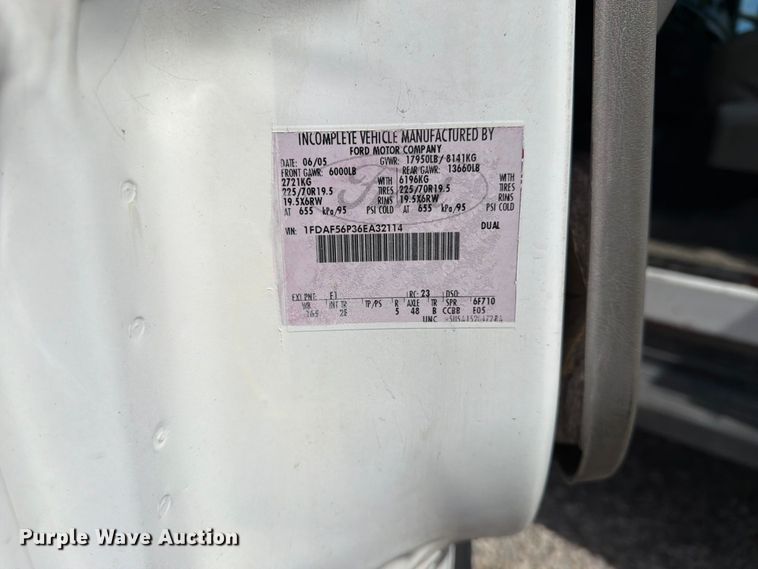 image for item FN2608 2006 Ford F550 Super Duty utility / service truck