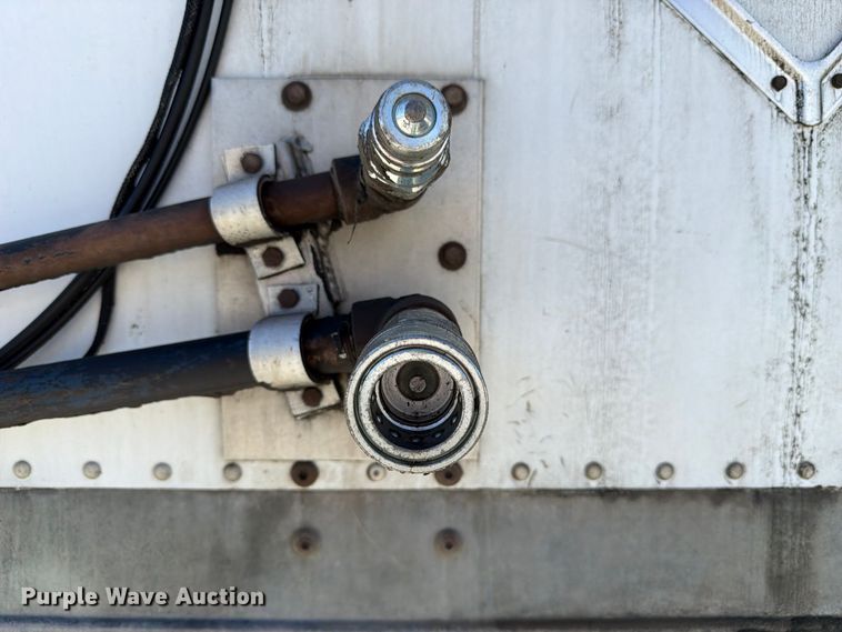 image for item FP3121 2009 Vanguard VIP Maxcube dry van trailer