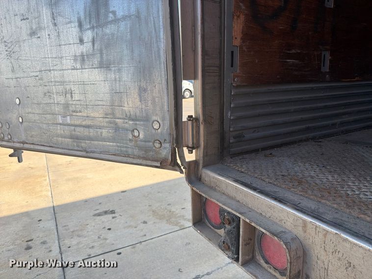image for item FP4059 2001 Utility VS2DC dry van trailer