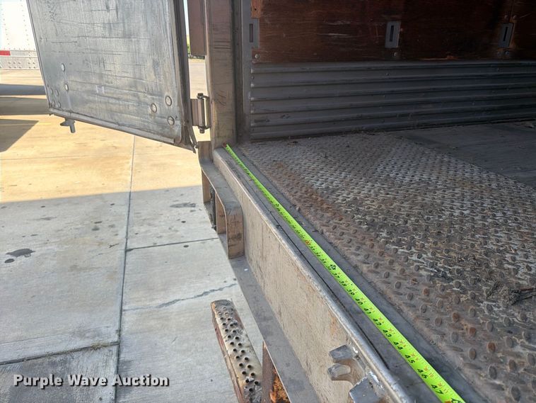 image for item FP4059 2001 Utility VS2DC dry van trailer