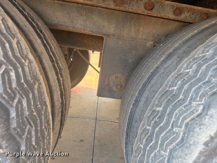 image for item FP4059 2001 Utility VS2DC dry van trailer