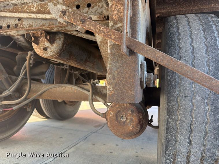 image for item FP4059 2001 Utility VS2DC dry van trailer