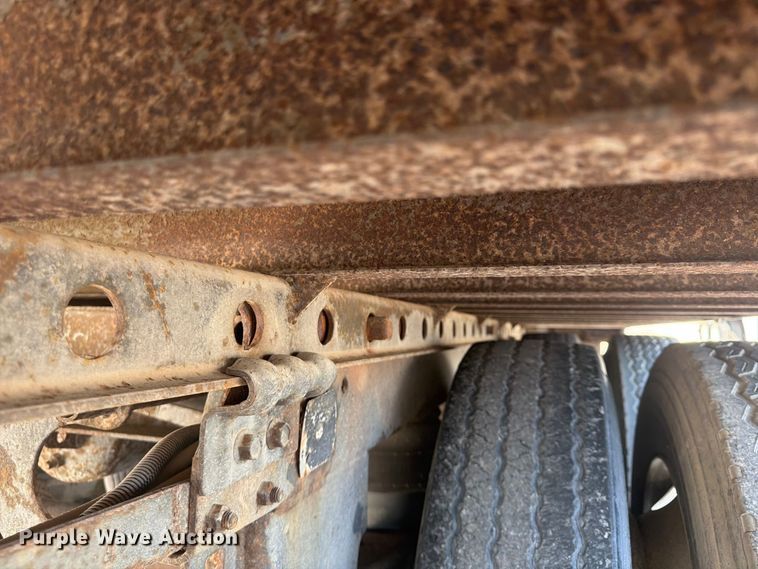 image for item FP4059 2001 Utility VS2DC dry van trailer