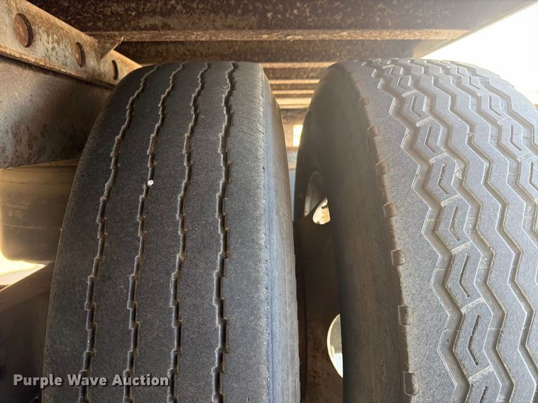 image for item FP4059 2001 Utility VS2DC dry van trailer