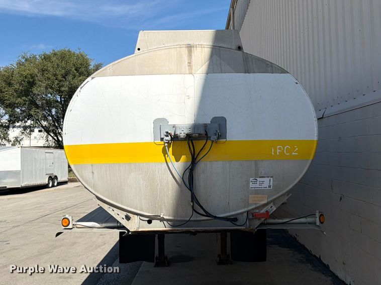 image for item FP4064 1975 Heil tank truck