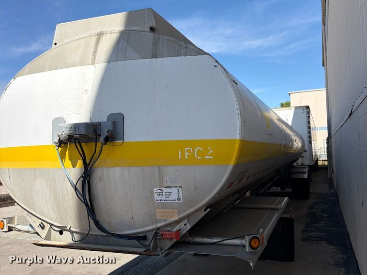 image for item FP4064 1975 Heil tank truck