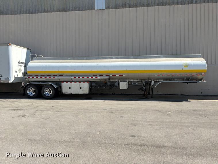 image for item FP4064 1975 Heil tank truck