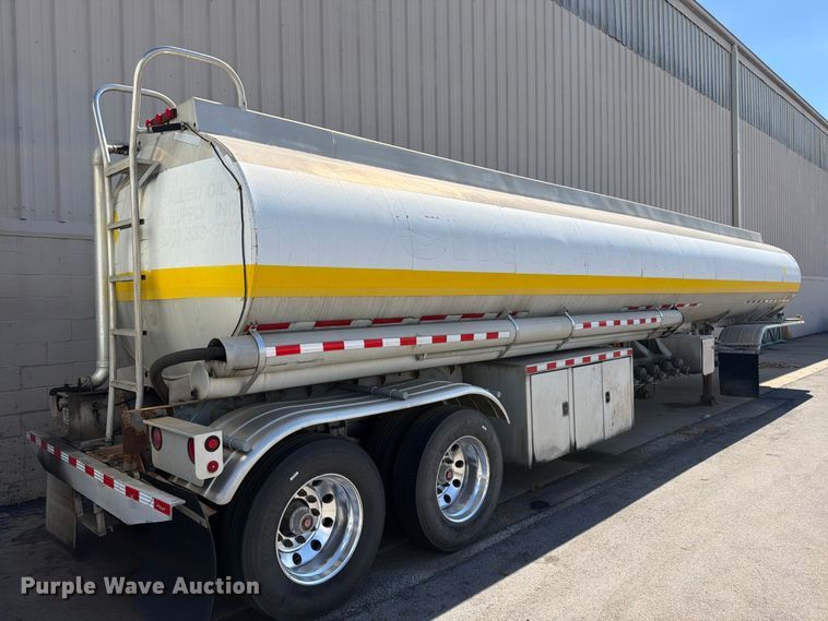 image for item FP4064 1975 Heil tank truck