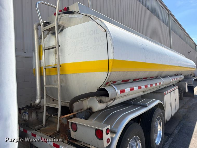 image for item FP4064 1975 Heil tank truck
