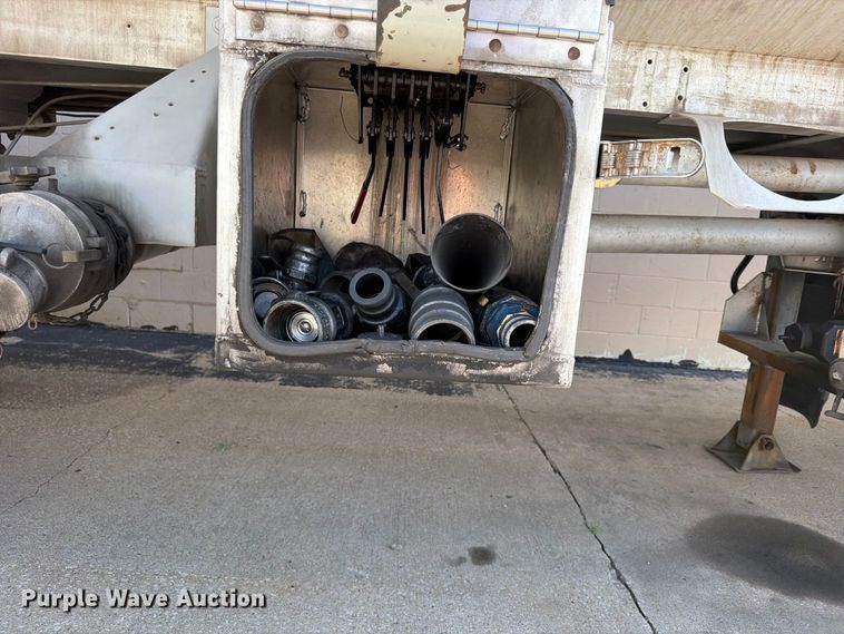 image for item FP4064 1975 Heil tank truck
