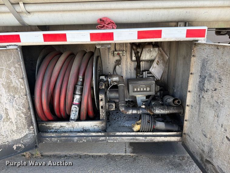 image for item FP4064 1975 Heil tank truck