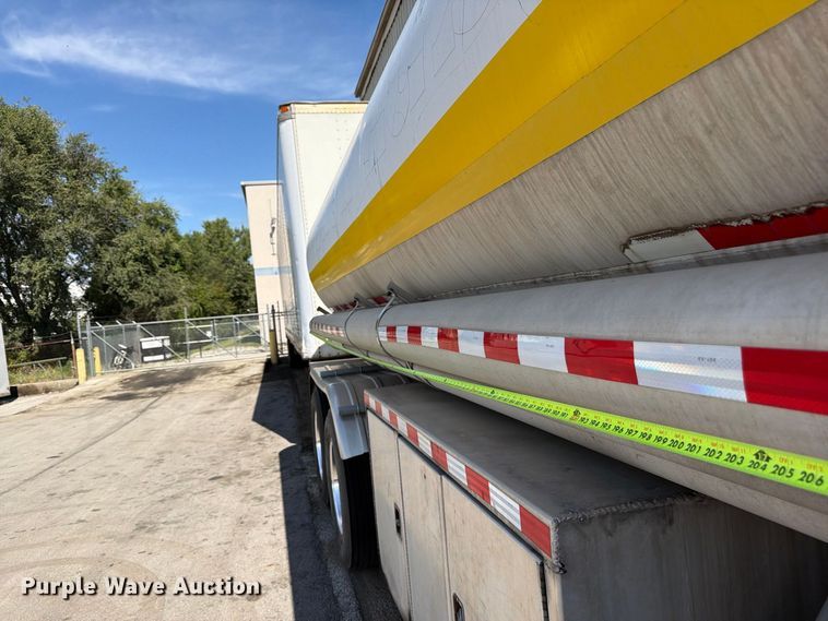 image for item FP4064 1975 Heil tank truck