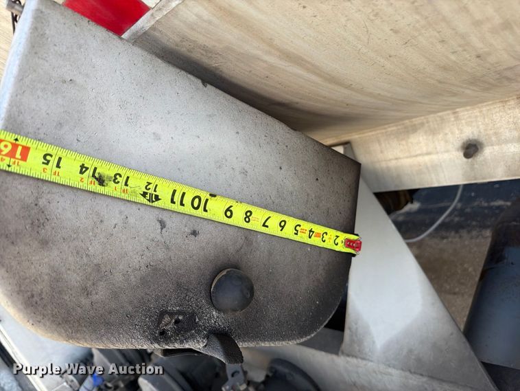 image for item FP4064 1975 Heil tank truck