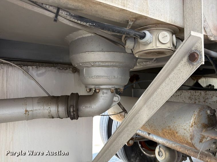 image for item FP4064 1975 Heil tank truck