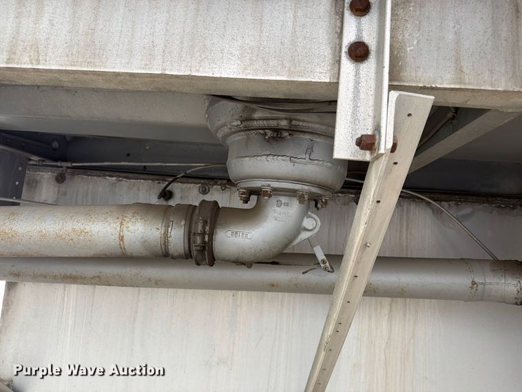 image for item FP4064 1975 Heil tank truck