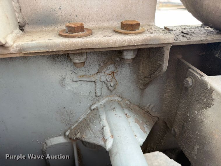 image for item FP4064 1975 Heil tank truck