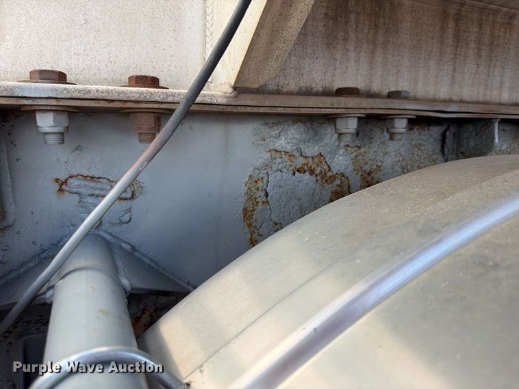 image for item FP4064 1975 Heil tank truck