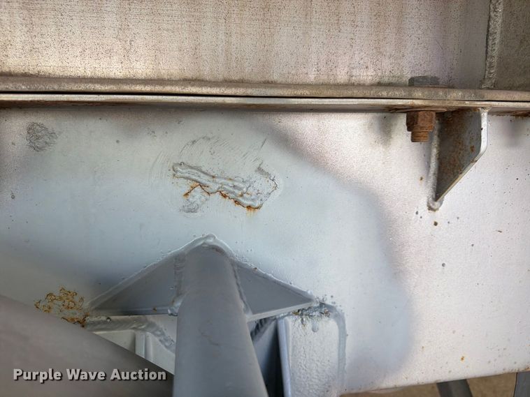 image for item FP4064 1975 Heil tank truck