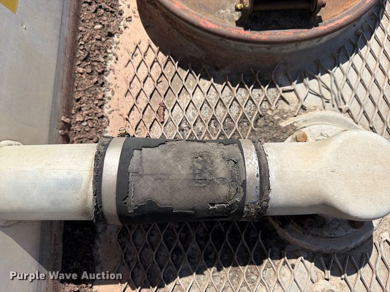 image for item FP4064 1975 Heil tank truck