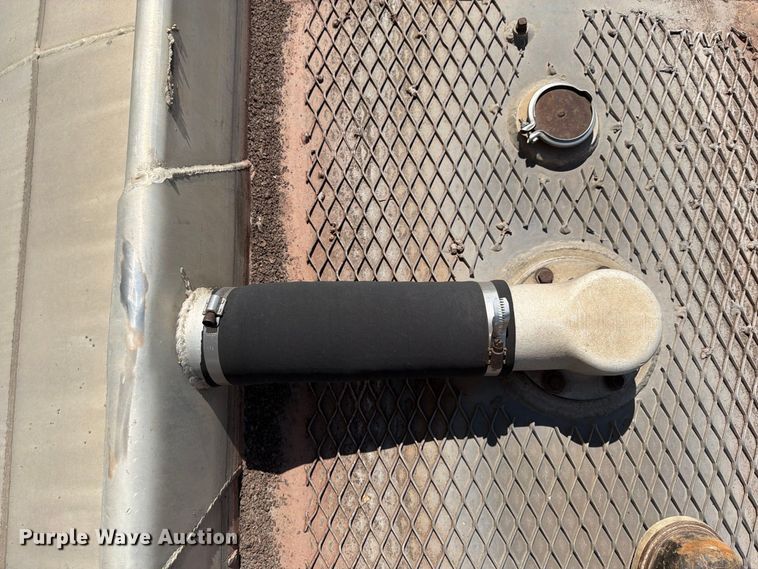 image for item FP4064 1975 Heil tank truck