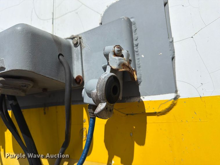 image for item FP4064 1975 Heil tank truck
