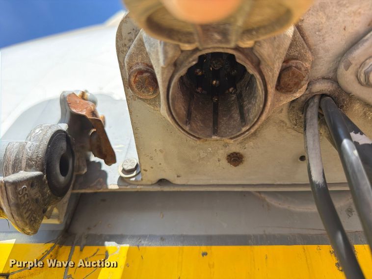 image for item FP4064 1975 Heil tank truck