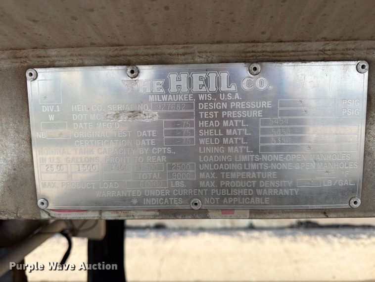 image for item FP4064 1975 Heil tank truck